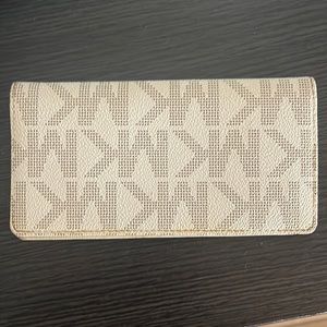 Michale Kors checkbook wallet